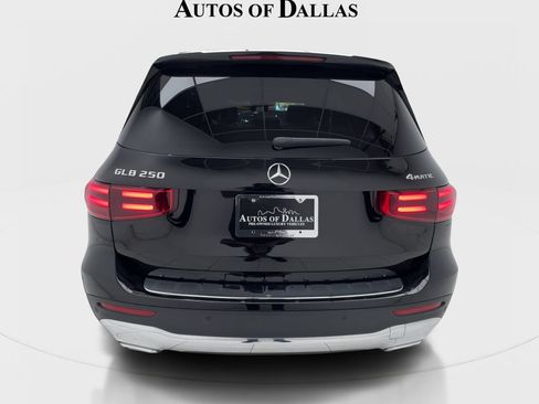 Used 2025 Mercedes-Benz GLB 250 4MATIC image 9