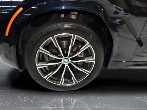 Used 2025 BMW X6 xDrive40i w/ Climate Comfort Package image 9