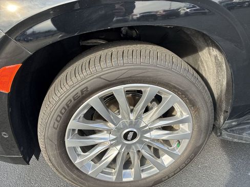 Used 2023 Cadillac Escalade Premium Luxury w/ Performance Package image 10