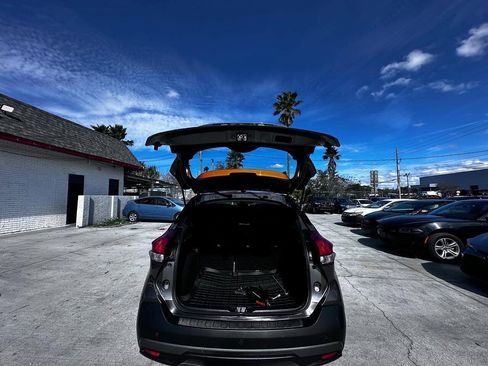 Used 2018 Nissan Kicks SR w/ Interior Electronics Package FWD image 5