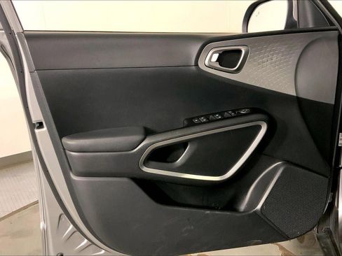 Used 2025 Kia Soul LX image 24