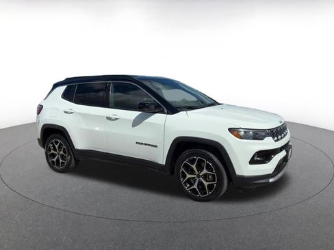 Used 2025 Jeep Compass Limited image 2