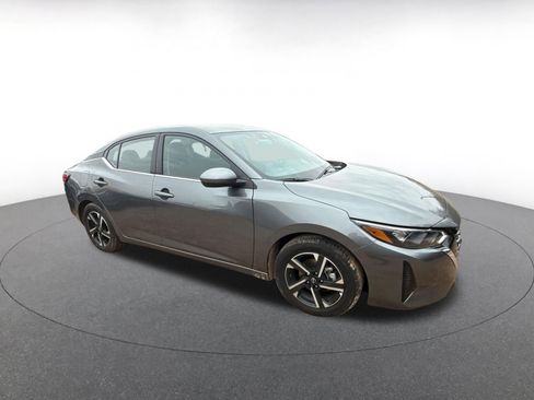 Used 2025 Nissan Sentra SV image 3