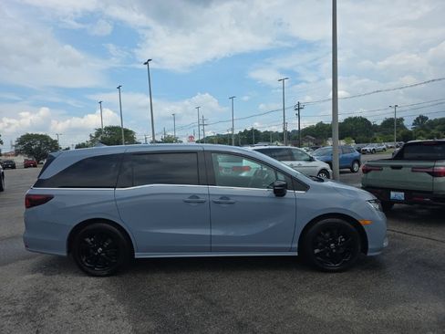 Used 2023 Honda Odyssey Sport image 4