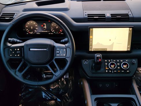 Certified 2024 Land Rover Defender 130 X image 27