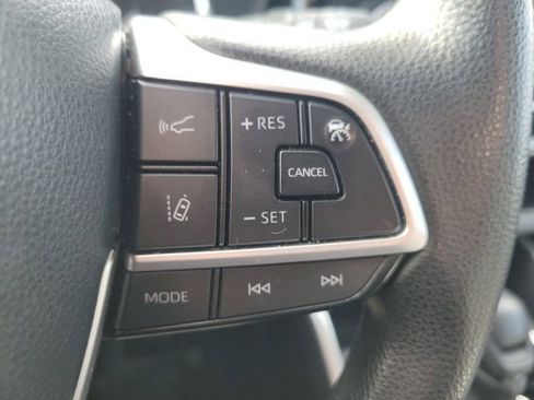 Used 2023 Toyota Highlander L image 11