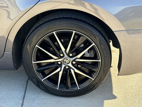 Used 2024 Toyota Camry SE image 11