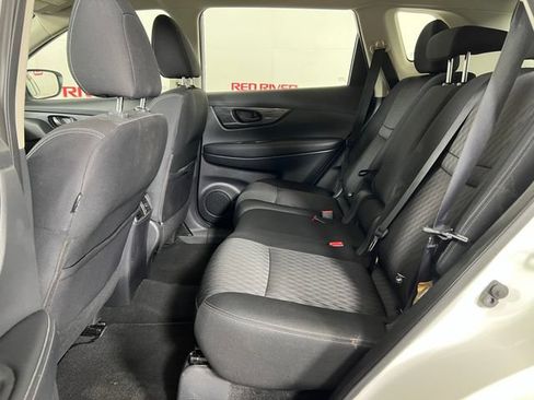 Used 2020 Nissan Rogue S FWD image 23