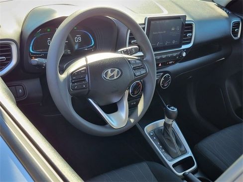 New 2026 Hyundai Venue SE image 3