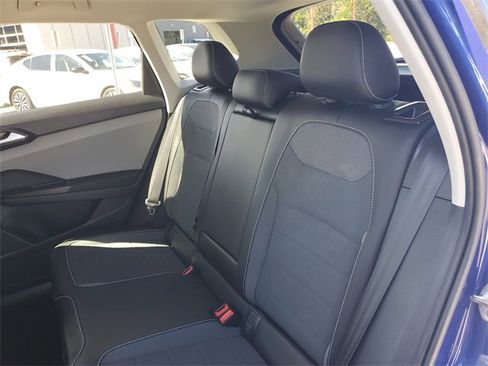 Used 2022 Volkswagen Taos SE image 12