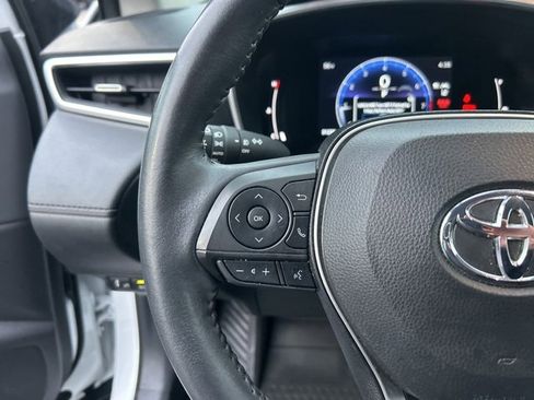 Used 2023 Toyota Corolla Cross XLE image 19