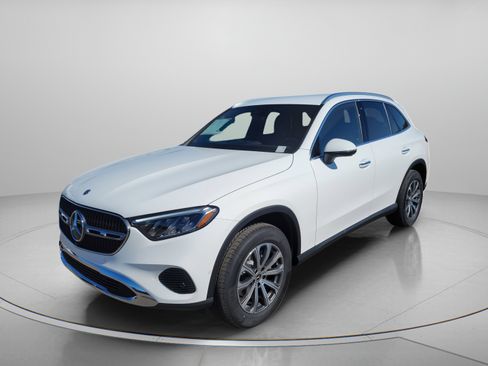 Certified 2026 Mercedes-Benz GLC 300 image 2
