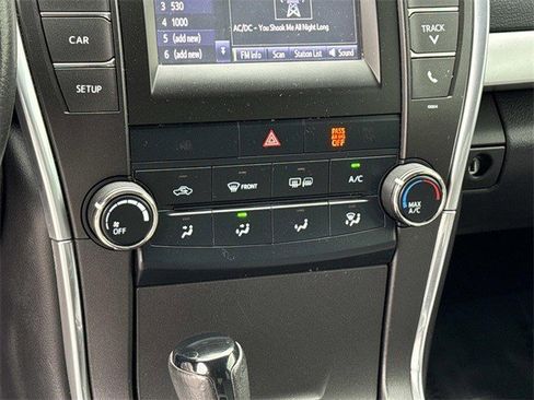 Used 2016 Toyota Camry SE w/ Moonroof Package image 22