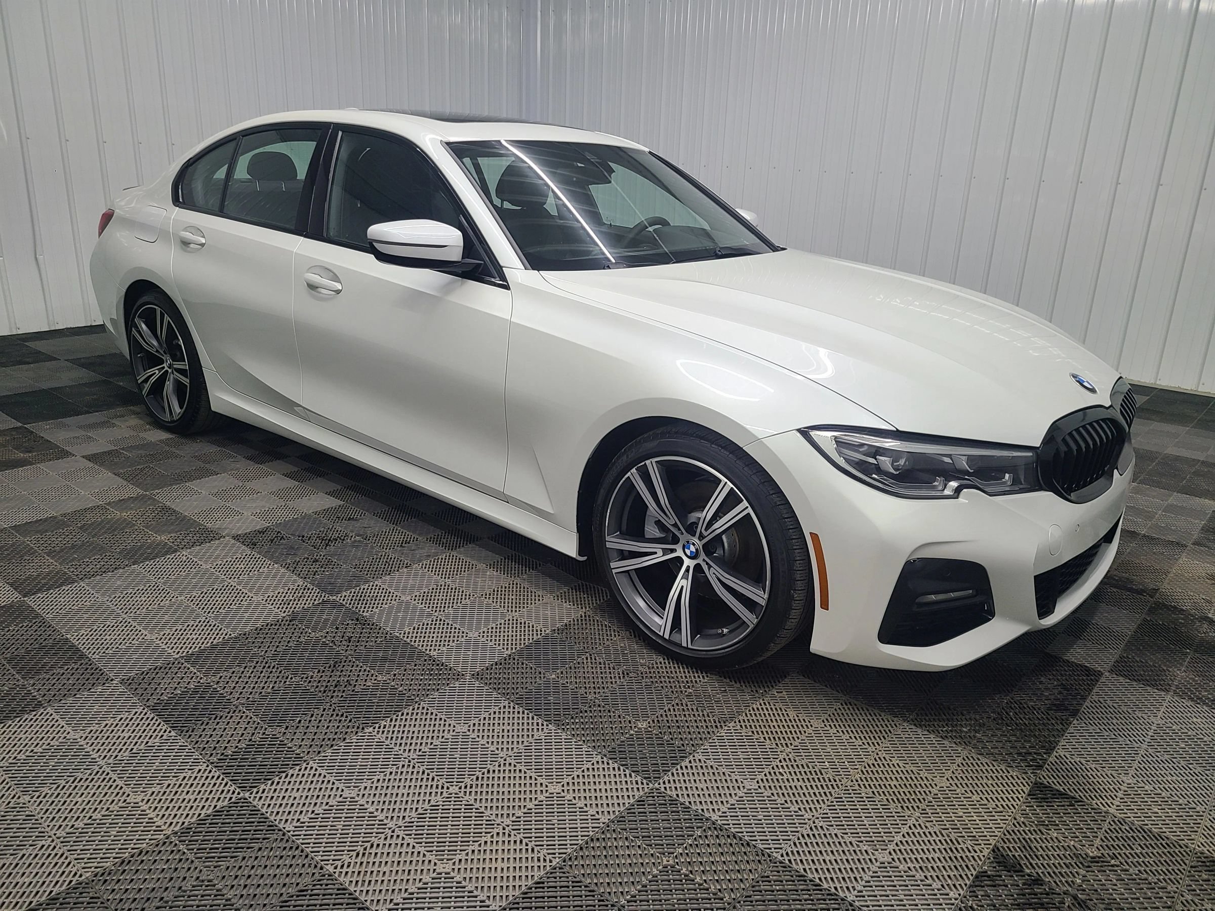 Used 2019 BMW 330i Sedan w/ M Sport Package RWD image 13