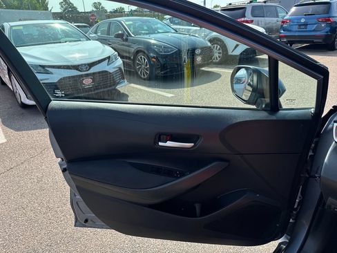 Used 2020 Toyota Corolla LE FWD image 32