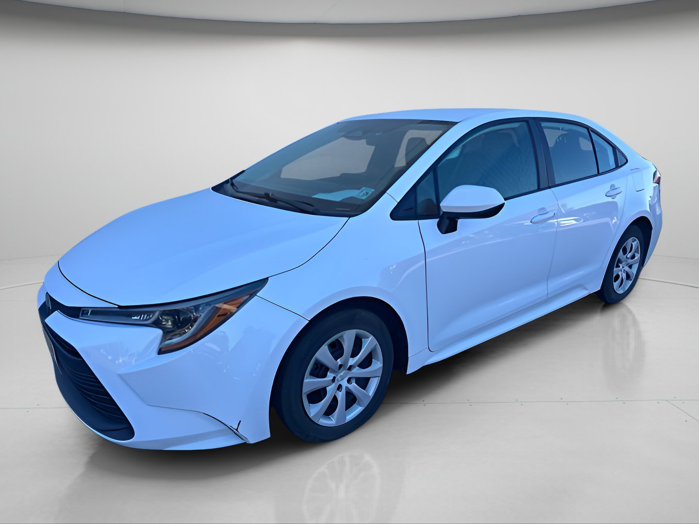 Used 2024 Toyota Corolla LE FWD image 2