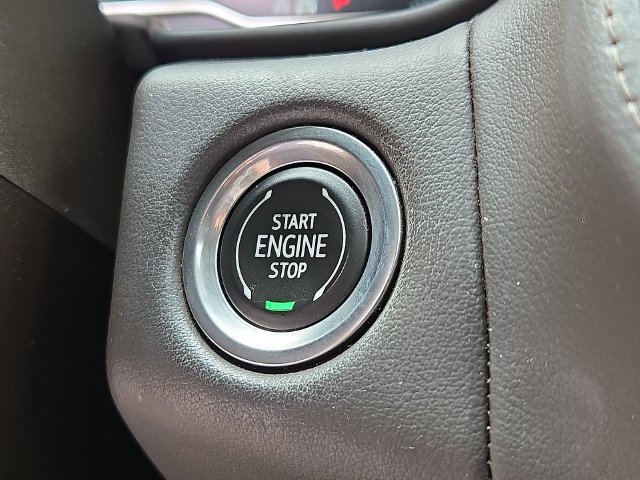 Used 2023 GMC Yukon SLT AWD/4WD image 16