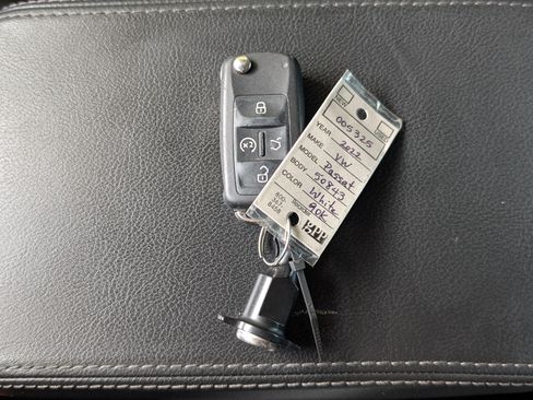 Used 2022 Volkswagen Passat 2.0T SE FWD image 36