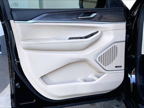 Used 2021 Jeep Grand Cherokee L Limited image 22