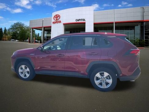Used 2021 Toyota RAV4 LE AWD/4WD image 4