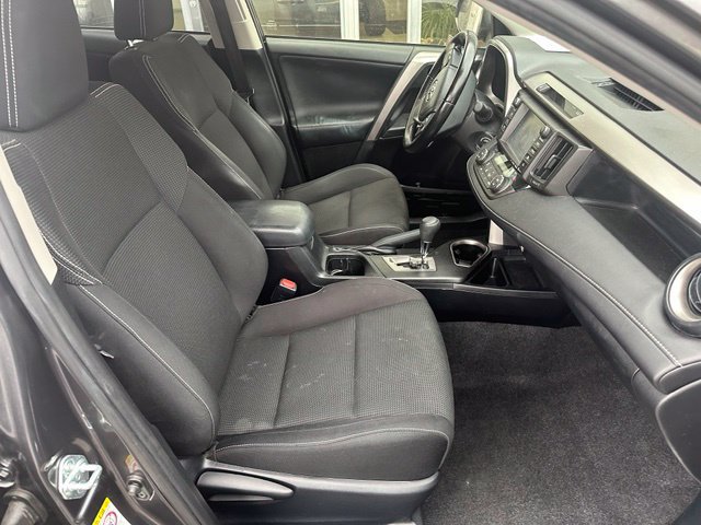 Used 2017 Toyota RAV4 XLE AWD/4WD image 12
