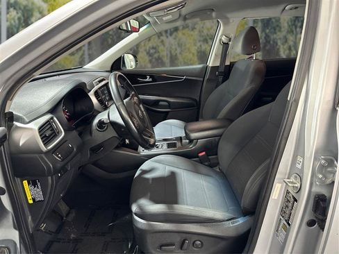 Used 2018 Kia Sorento AWD image 9