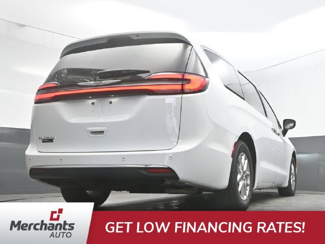 Used 2024 Chrysler Pacifica Touring-L FWD image 39
