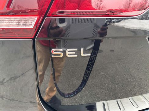 Used 2022 Volkswagen Tiguan SEL R-Line image 29