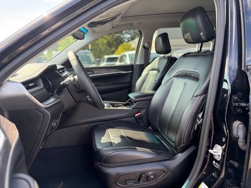 Used 2023 Jeep Grand Cherokee L Limited AWD/4WD image 24