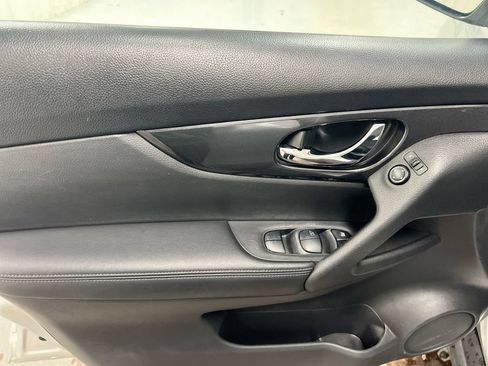 Used 2017 Nissan Rogue S AWD/4WD image 20