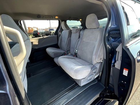Used 2020 Toyota Sienna LE image 26