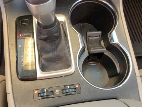 Used 2019 Toyota Highlander Limited FWD image 27