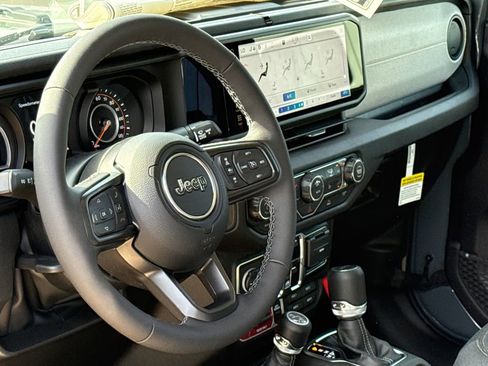 New 2026 Jeep Gladiator Sport AWD/4WD image 17