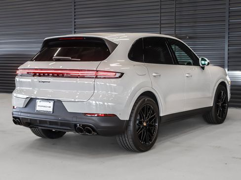 Used 2026 Porsche Cayenne AWD/4WD image 10
