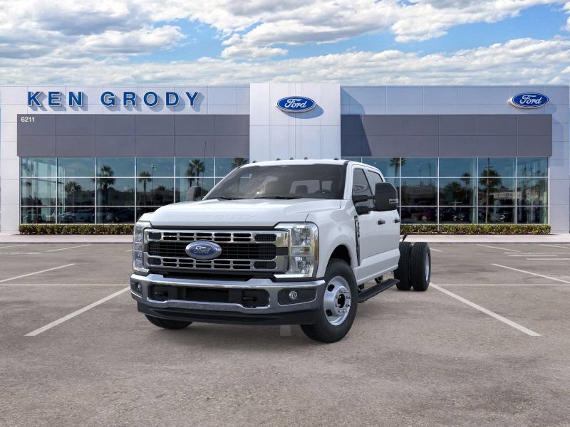 New 2026 Ford F350 XL w/ XL Chrome Package RWD image 3