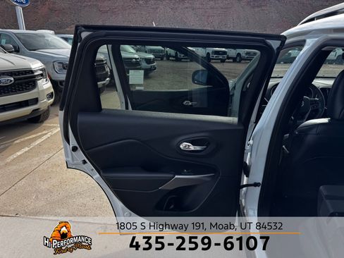 Used 2022 Jeep Cherokee Limited AWD/4WD image 56