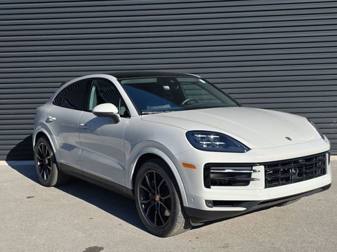 Certified 2025 Porsche Cayenne Coupe image 9