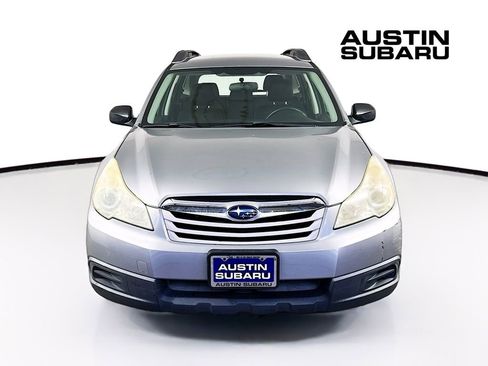 Used 2010 Subaru Outback 2.5i image 2