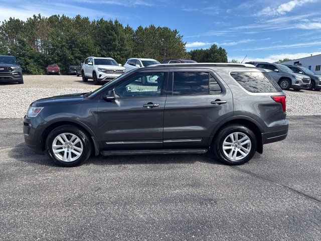 Used 2018 Ford Explorer XLT w/ Equipment Group 202A AWD/4WD image 9