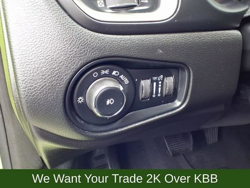 Used 2018 Jeep Renegade Limited w/ UConnect 8.4 Nav Group AWD/4WD image 16
