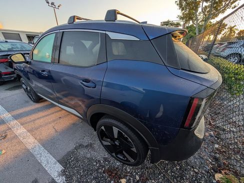 New 2025 Nissan Kicks SR image 7