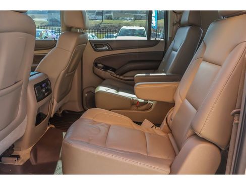 Used 2015 Chevrolet Suburban LT image 17