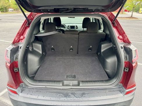 Used 2019 Jeep Cherokee Latitude w/ Popular Appearance Group image 17