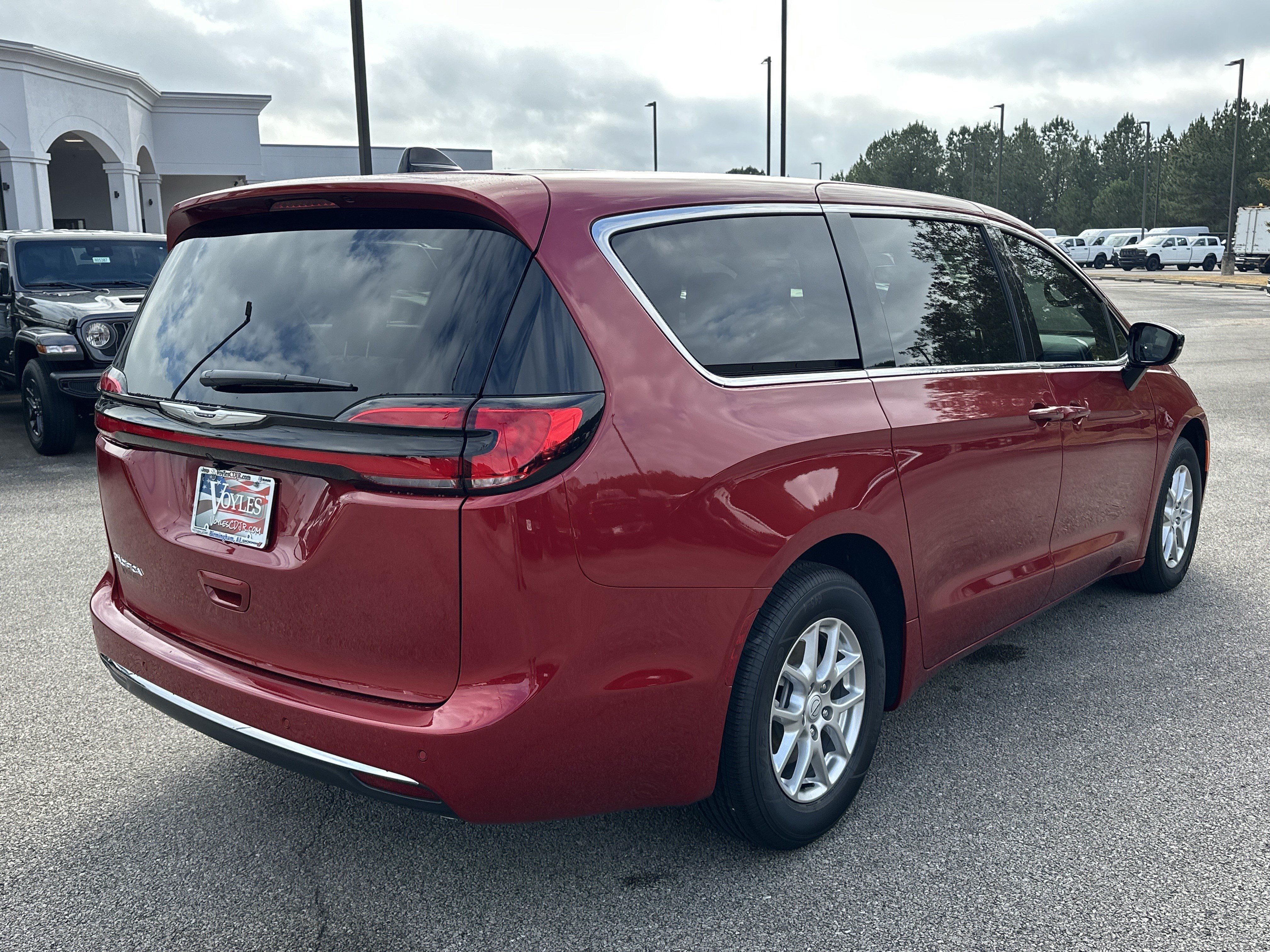 New 2026 Chrysler Pacifica Select FWD image 7