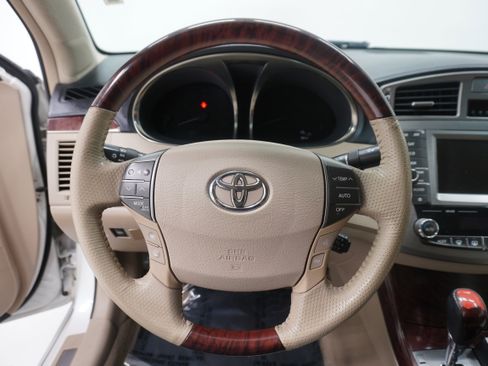 Used 2011 Toyota Avalon Limited FWD image 17