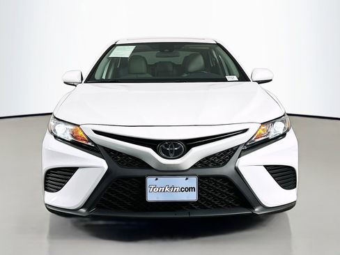 Used 2020 Toyota Camry SE image 2