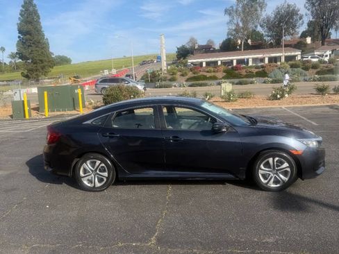 Used 2019 Honda Civic EX image 5