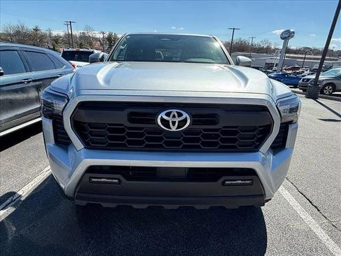 Used 2025 Toyota Tacoma TRD Off-Road image 3