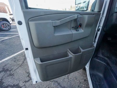 Used 2022 Chevrolet Express 3500 w/ Power Convenience Package RWD image 13