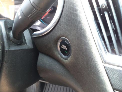 Used 2017 Chevrolet Malibu LT image 19